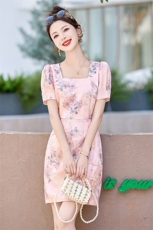 小个子连衣裙女2024新款夏季气质名媛高端精致法式方领碎花裙子，女装连衣裙，众宇琦