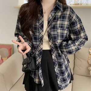 C237-P28 学生穿搭格子衬衫男女慵懒风复古宽松衬衣开衫外套长袖图片