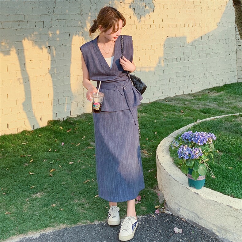 （新品现货）V领无袖牛仔麻料半裙套装F615-P155-K228，女装套装/套裙，2C255