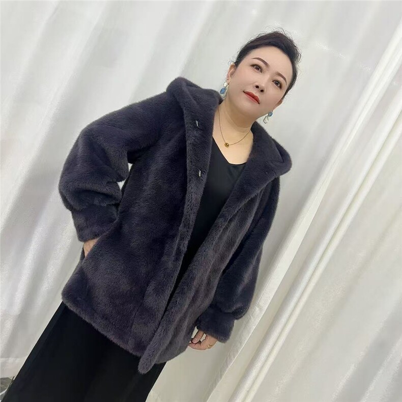 2025连帽经典款百搭时尚,女装短外套,牛米欧羽绒服工厂店
