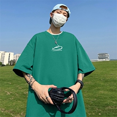 墨绿色