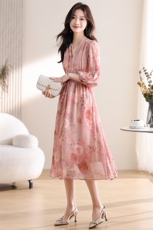 超好看独特漂亮茶歇裙法式V领灯笼袖碎花连衣裙女2026早春新款，女装连衣裙，艾米