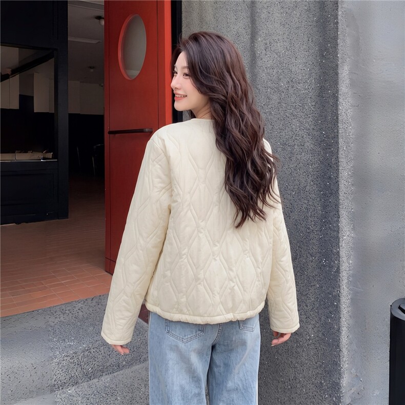 2026秋季新款米白V领棉服女短款轻薄夹棉外套上衣,女装棉衣/棉服,