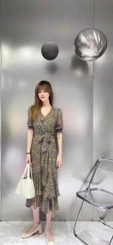 欧货领口手工钉珠连衣裙，女装连衣裙，炅缇恩