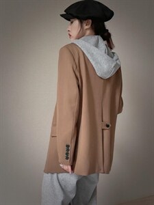 戴帽西装图片