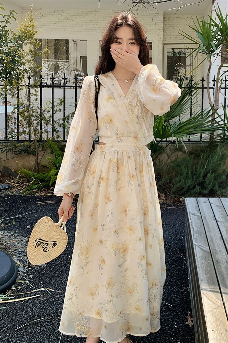 茶歇法式v领碎花连衣裙女2025夏季新款小心机露腰气质显瘦长裙潮,女装连衣裙,浙宝305