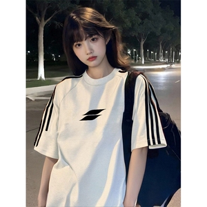 抖音得物高品质二开240克宽松纯棉美式潮牌三条杠织带短袖T恤图片