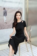 气质修身连衣裙，女装连衣裙，蓝芝衣秀