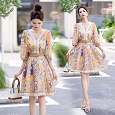 欧货2025夏季新款时尚洋气V领系绳收腰显瘦印花中长款连衣裙女潮，女装连衣裙，关键词