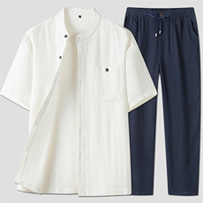 白色上衣+藏蓝裤子