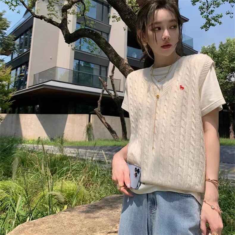 时尚女款独角兽刺绣包芯纱马甲V领针织背心吊带百搭显瘦毛衣外套,女装背心吊带,雪真羊绒