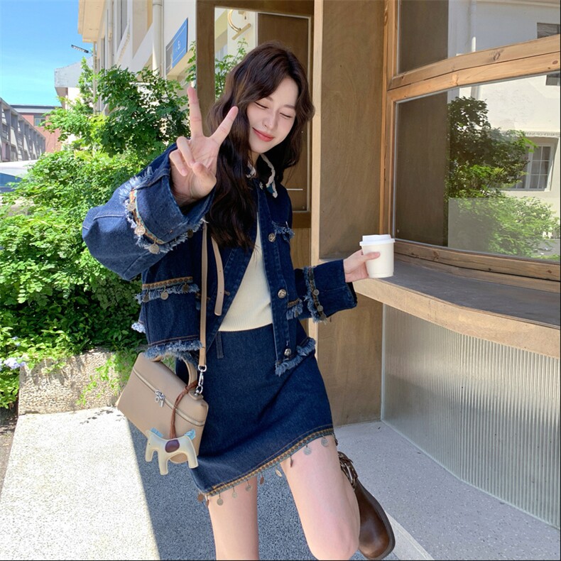 现货新款2025秋季时尚牛仔两件套装裙子，女装套装/套裙，含赞