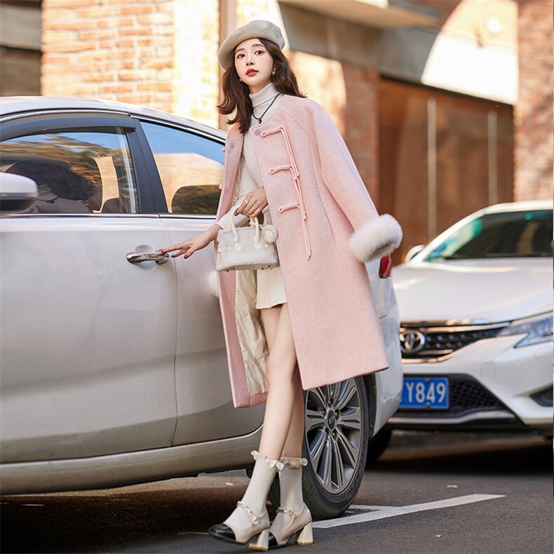 现货2024新款冬小香90白鸭绒羽绒气质套装袖毛真毛可脱卸,女装羽绒服,众宇琦