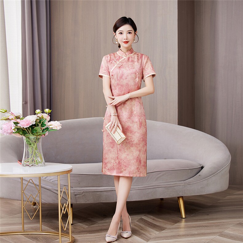 2025年夏季新品时尚气质金丝提花香云纱品质真丝喜庆中长款旗袍裙，女装汉服/婚纱/旗袍/礼服，媚琳依坊