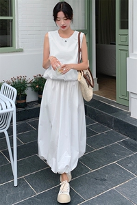 白色花苞半身长裙无袖背心套装两件套女夏甜美减龄气质御姐图片