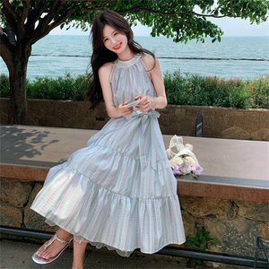 海边度假挂脖连衣裙女2025夏季新款法式巨好看气质绝美仙女长裙子图片