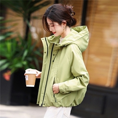 高级感羽绒服女短款秋冬2025新款流行小个子时尚减龄连帽外套，女装羽绒服，丽影随形