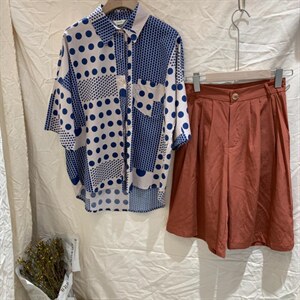 波点衬衣+西裤图片