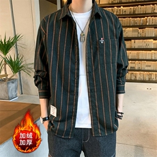 墨绿色