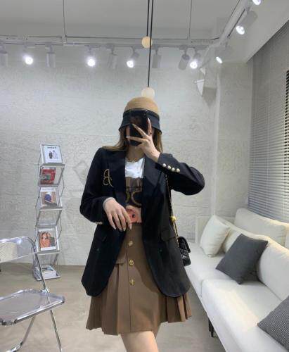 2??0??2??1??春款全面煥新??，女装，AMG