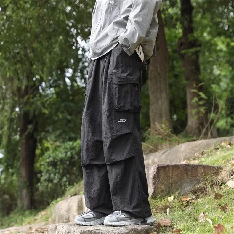 春夏季登山冲锋裤男宽松直筒束脚防泼水伞兵裤户外运动工装长裤子图片