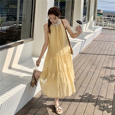 法式温柔挂脖吊带连衣裙女2025夏季新款海边度假风超好看显瘦长裙，女装连衣裙，2D045