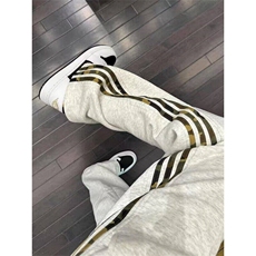 灰色