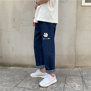 2021新款夏潮牌百搭潮流菊花印花九分修身港风直筒牛仔裤子P32图片