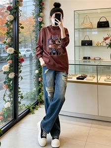 慵懒风时尚休闲运动套装女春新款连帽刺绣卡通上衣牛仔长裤两件套图片