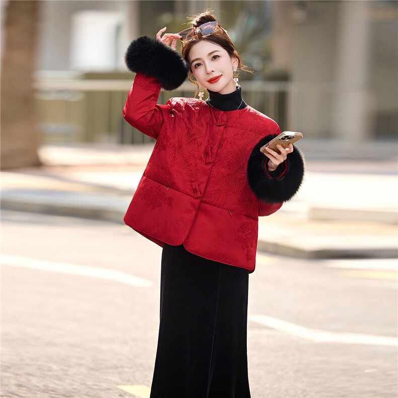 2025年刺绣新款新中式短款收腰显瘦红色配围巾真狐狸毛羽绒服,女装羽绒服,涵誉
