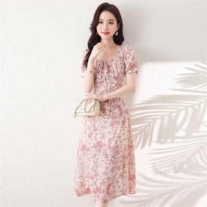 2023年夏季新款时尚潮流洋气减龄显瘦宽松优雅碎花女连衣裙图片