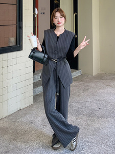 老钱风灰色条纹马甲T恤休闲裤套装女春秋季高级小众不撞款三件套图片