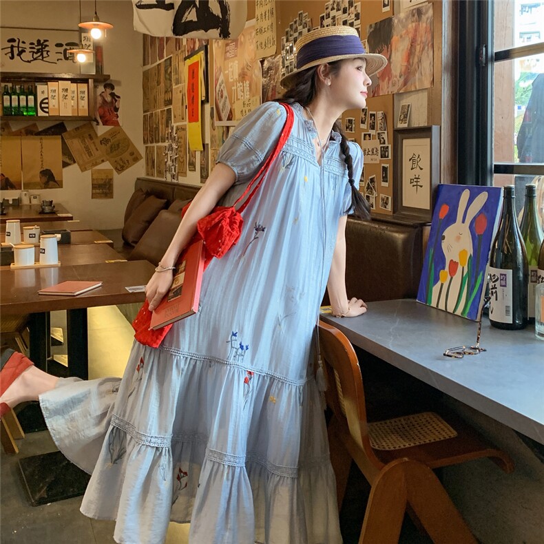 蓝色重工刺绣连衣裙女夏季2025新款茶歇法式宽松显瘦漂亮长款裙子,女装连衣裙,2C372