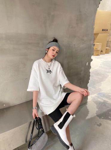 现货，2021春款提花短袖宽松T恤，女装T恤，坚持到底