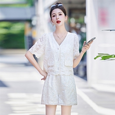 【现货----支持退现】新中式上衣短裤套装女2025夏季小个子两件套，女装套装/套裙，沁沁公主