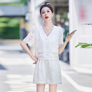 【现货----支持退现】新中式上衣短裤套装女2025夏季小个子两件套图片