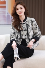 气质肌理提花新中式国风外套2024春季新款女撞色盘扣外套，女装短外套，木橙西子