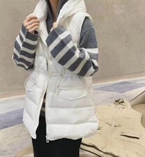 无袖连帽羽绒马甲，女装马甲，兜火