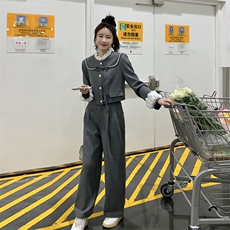 灰色