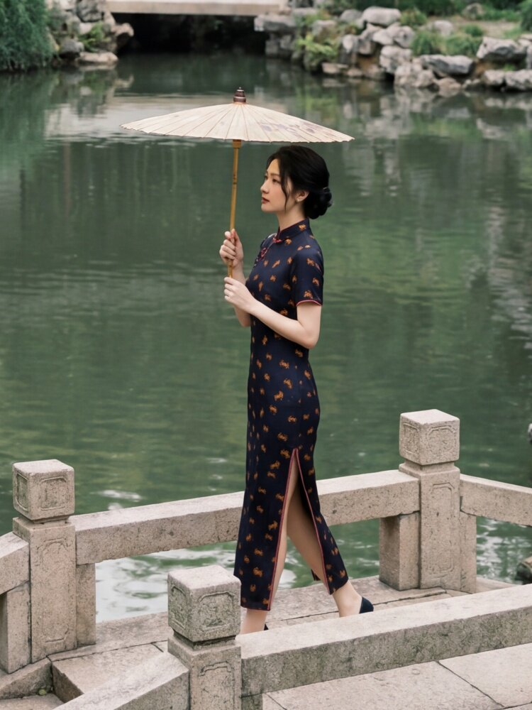 夏季新品时尚气质金丝提花香云纱品质真丝喜庆中长款旗袍裙,女装汉服/婚纱/旗袍/礼服,媚琳依坊