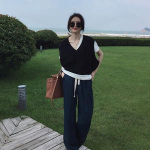 女士秋冬V领平面落肩羊毛马甲羊毛图片