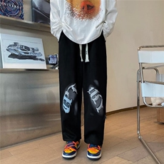 黑色
