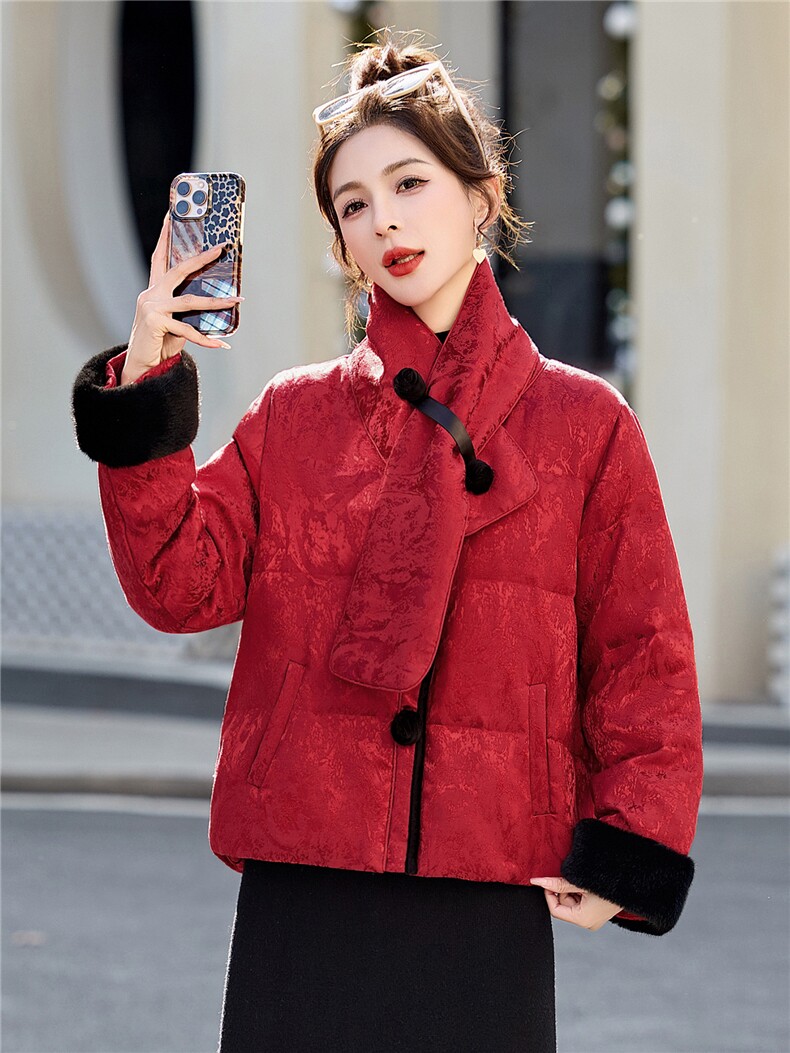 过年红色羽绒服女2025年冬季新款洋气时髦围脖加厚保暖白鸭绒外套,女装羽绒服,拾衣