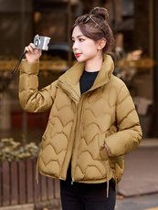 红色短款轻薄羽绒服女2024新款冬季爆款时尚小个子保暖白鸭绒外套，女装羽绒服，琦鑫阁（原依鑫阁）