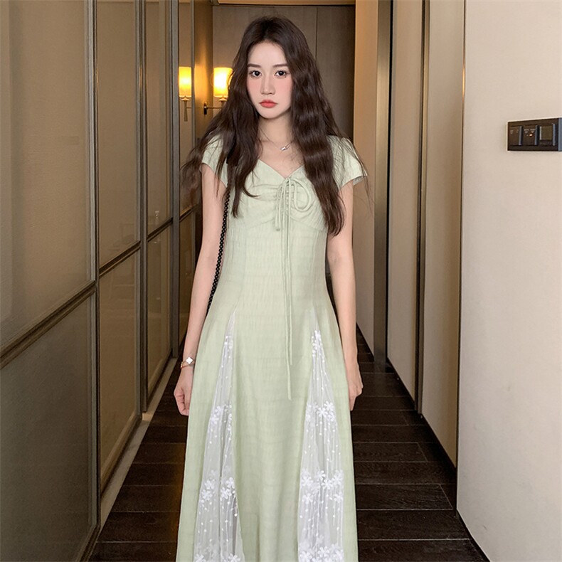 蕾丝拼接绿色连衣裙女夏2025新款高级感流行绝美超火小众设计感,女装连衣裙,浙宝305