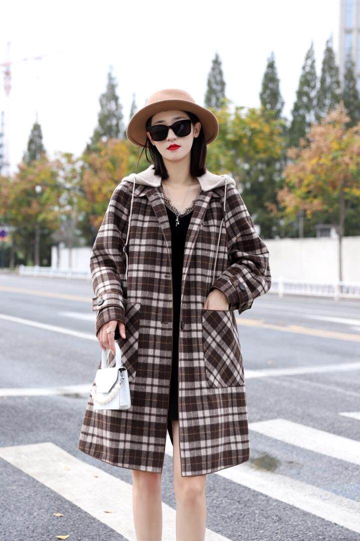 帽子可脱卸双面尼外套一件衣服两种味道。你要的样子我都有，其它，澳洛菲