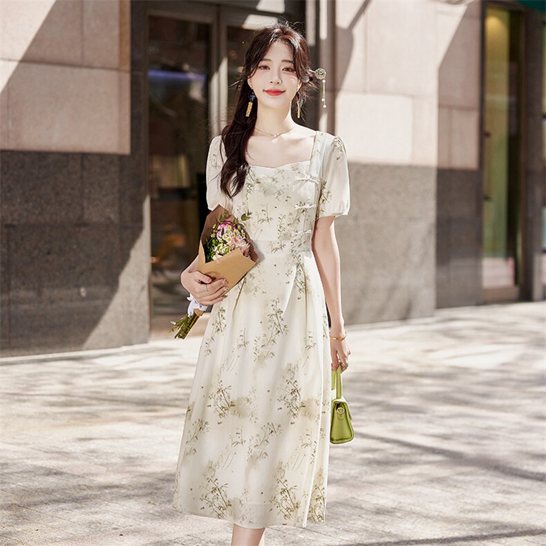 现货2024年夏季女网红清新气质新中式复古方领印花修身显瘦连衣裙,女装连衣裙,煊芮熙