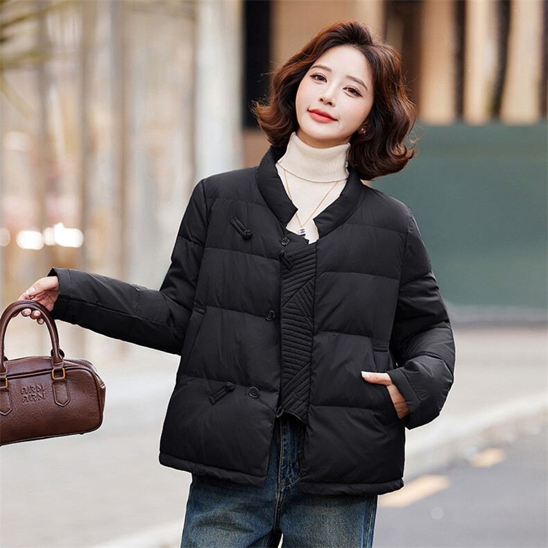 现货主推款90白鸭绒2024新款盘扣小个子短款羽绒服女,女装羽绒服,阳光伊恋