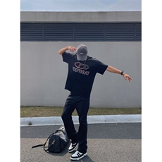 黑色