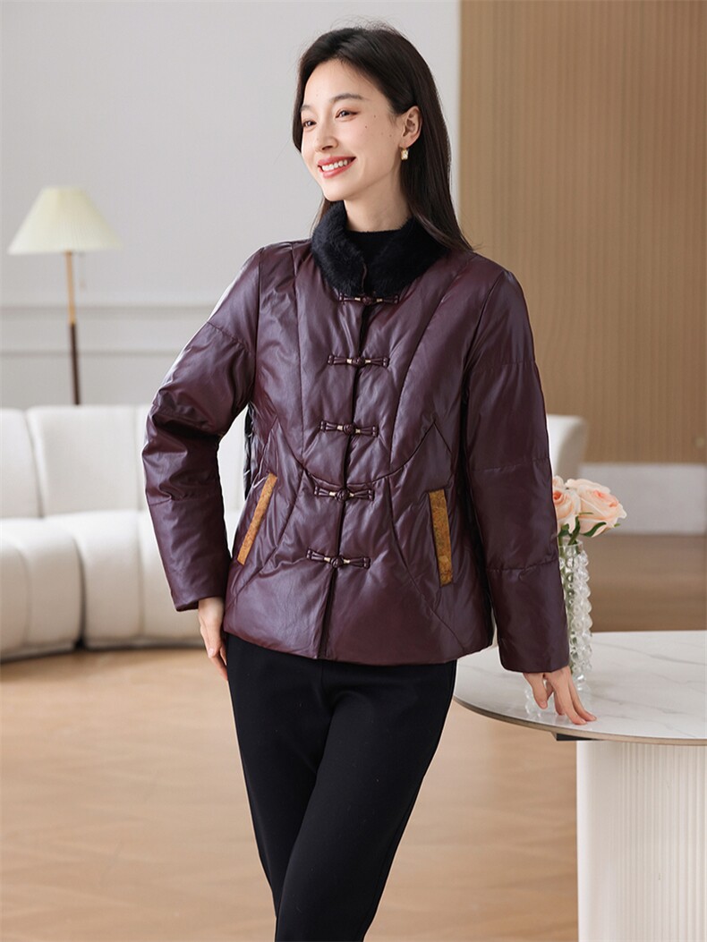 皮衣羽绒服女2025年洋气百搭时尚妈妈装冬季大码宽松白鸭绒外套,女装羽绒服,拾衣